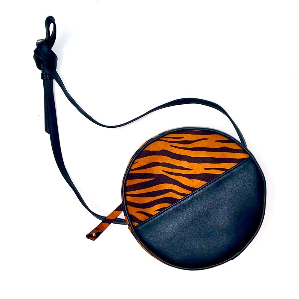 FINAL🚨DONATING SOON‼️ NEW Tiger Print Circle Bag
